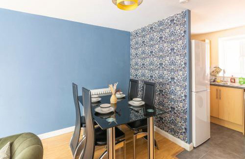 The Vogue Stay, 3 Bedrooms, 2 bathrooms, Ideal for JR & Oxford Hospitals, FREE CarPark, Conveniently located for Ring Road access, 2 miles from Oxford City Centre easy car & bus route - Foto 55