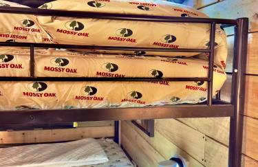 King Suite & Bunkhouse - Deer Camp - WiFi - Grill - Foto 15