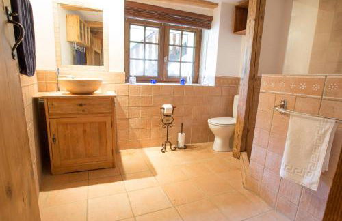 Savoyard Farmhouse - Sleeps 14 Garden & Parking - Foto 10