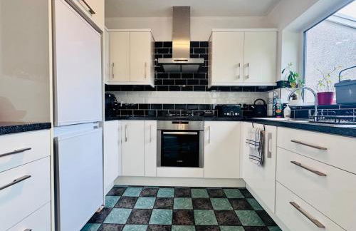 2 Beds, Entire Home, Spacious Bedrooms, Garden - Photo 12