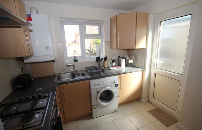 Deane House - Photo 13