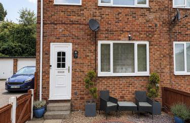 3BR, Sleeps 5, Free Parking, Fast WiFi, Near M62 & Leeds - Foto 9