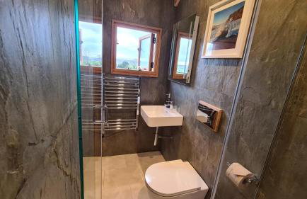 Honey Bee - Comfortable luxury shepherds hut with hot tub - Foto 12