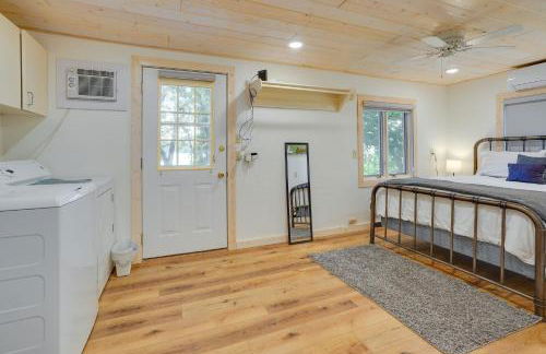 Waterfront Spirit Lake Vacation Rental with Dock! - Foto 17