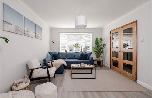 Modern Coastal Retreat, HotTub, Fire Pit, Pets welcome - Photo 3