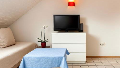 Ferienwohnung , ruhig gute Messe Anbindung,Parkplätze & Top- öffentliche Verkehrsmittel zur City und Messe - Foto 4