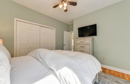 Lake Norman Retreat with Dock, Game Room and Hot Tub - Foto 18