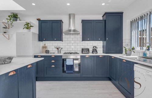 Modern 3BR Home in 9 Anson Rd Near Sandwell Hospital with Garden and Free Parking - Foto 20