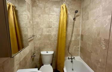 Lovely 1 Bed Apartment a step to Zone 2 Station - London - Foto 8