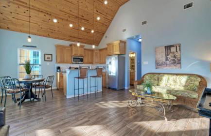 Group Getaway w/ Pool, Boat Dock 2 Homes Laguna Village Retreat by Avantstay - Foto 118