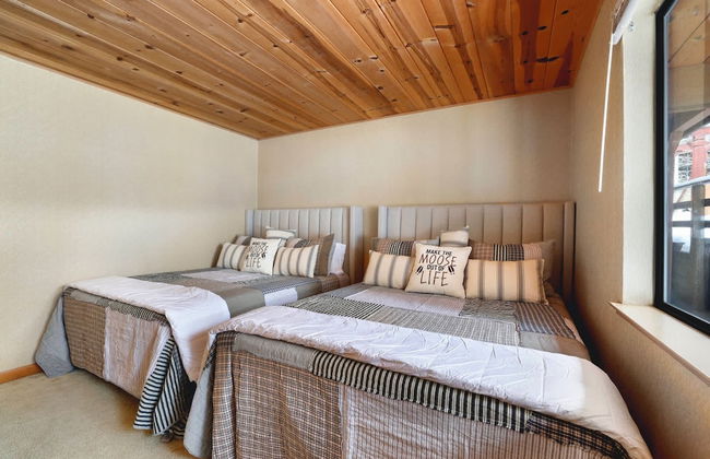 Tahoe Forest Chalet 3BR House w/ Mountain Views - Foto 5