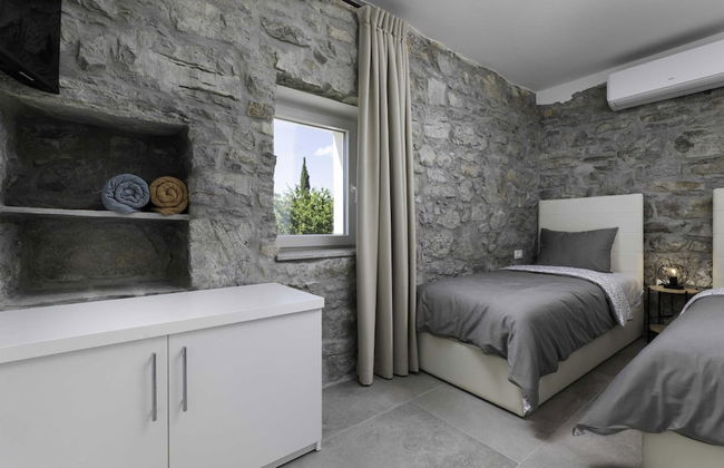 Luxury Krk Villa With Private Pool and Gardens - Photo 2