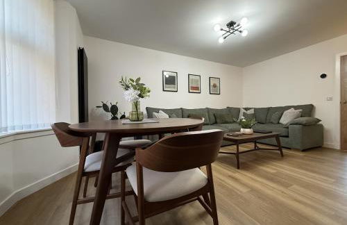 The Drapers - by Caithness Luxury Apartments NC500 - 4 Bedroom Luxury Central NC500 Apartment-Sleeps 8- Sleeps Work teams upto 4 & holiday makers upto 8 - BUDGET FRIENDLY FOR LONG STAY TRADES - CONTACT US - - Foto 7