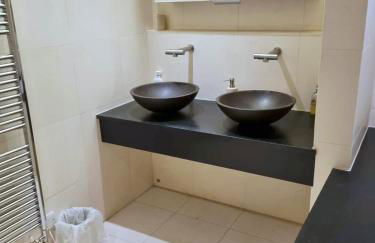 Lovely, spacious home with huge rear garden - Foto 14