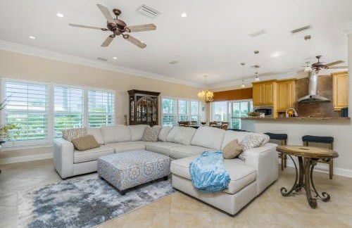 Villa Hibiscus-Waterfront-Free Heated Pool-Dock-Bikes-Other Amenities - Photo 5