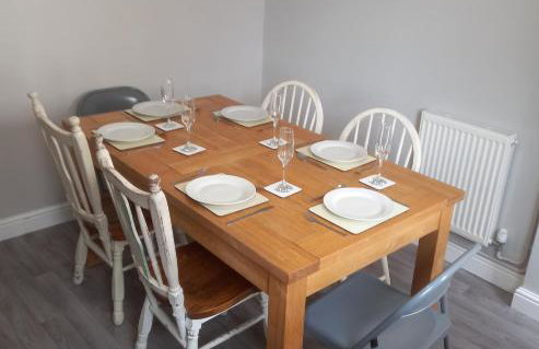 Springfield Gardens - 4 Bedroom House, 8 Beds, Close to J26 M1-A52 - Ilkeston - Long Eaton - Nottingham - Derbyshire - 400Mbs WiFi Free Parking! - Foto 9
