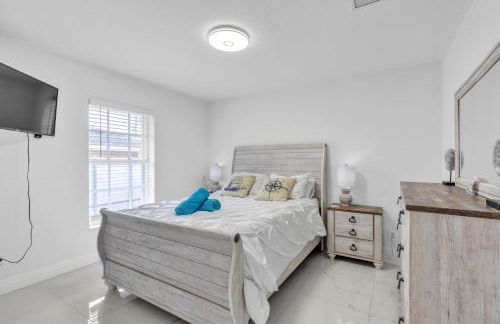 Gorgeous Lake Worth Beach House 4 Bedroom Home by RedAwning - Photo 38