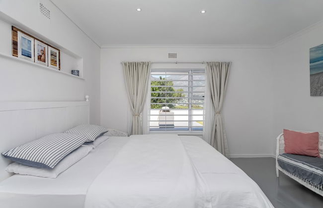 Unwind in Coastal Charm at Villa Santorini - Photo 17