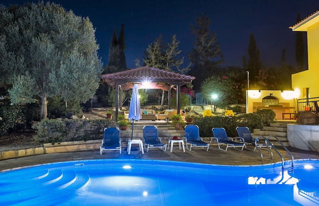 Large Pool & Garden, Billiard, Peaceful Area, Near to the Sea, Coral Bay Paphos - Foto 45