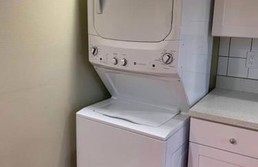 Cozy One Bed Suite in the Heart of Ballard - Foto 7