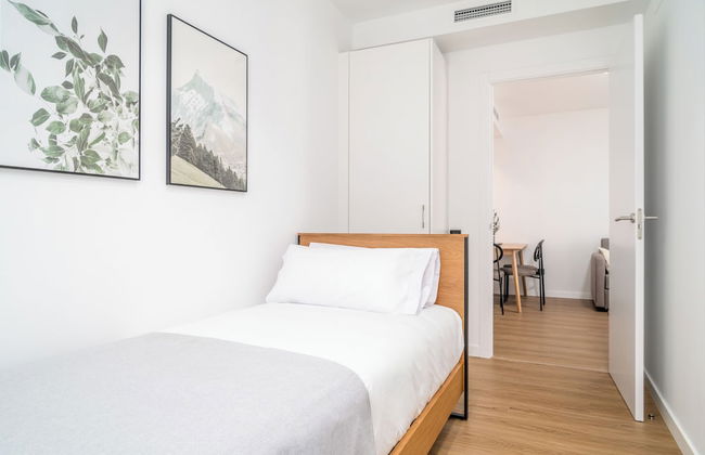 Limehome Barcelona Plaça Pirineus - Photo 8