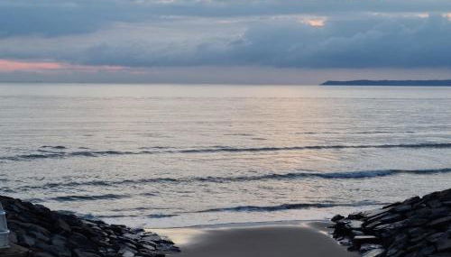 Sea Escape The Tardiis Beachfront location Aberavon beach Sea Views Driveway parking - Foto 4