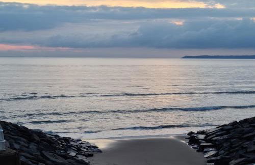 Driftmark Beachfront location Aberavon Beach Sea Views Large Driveway parking private site fibre optic wi fi - Photo 19