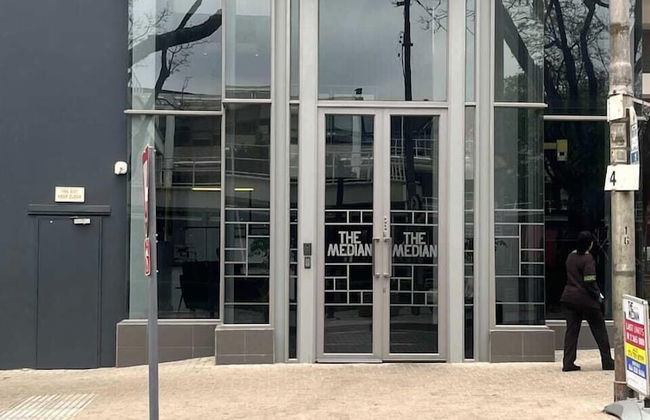 Easy Stay - The Median - Foto 1