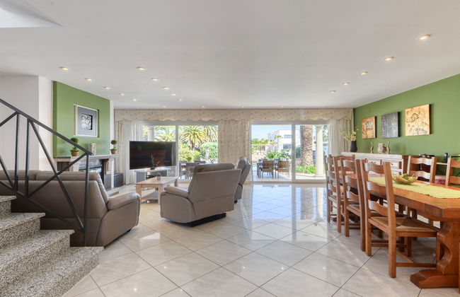 4 bedroom House in Castelló d'Empúries with private pool and garden - Photo 6