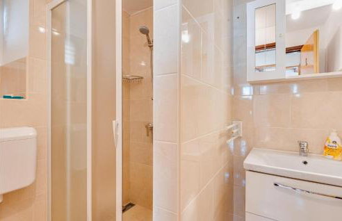 2 Bedroom Nice Apartment In Stara Baska - Foto 15