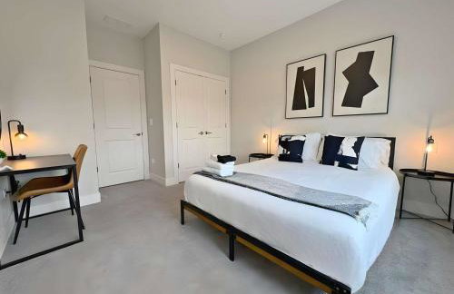 Modern 4BR Townhouse with Parking & Lake Views - WVille rep 4 - Foto 38