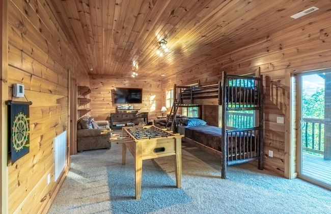 Luxury 4200 Sqft Log Cabin on 50 Acres Sleeps 16 - Foto 42