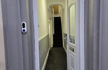 Levy Nook House 1 bed apartment 5 minute walk to Stockton town centre & Free Parking - Foto 24