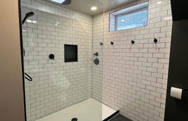 The Vault - Hidden Playroom For Couples - Private Hot Tub - Mountain Views - Riverfront - Foto 24