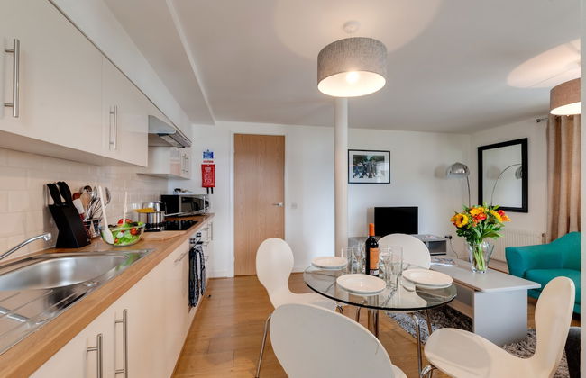 Base Serviced Apartments - The Docks - Photo 17