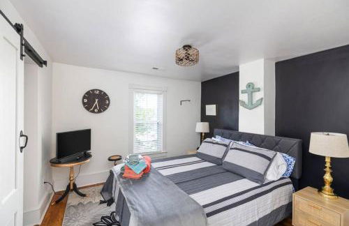 The Lyellton House: Water View, Steps from Beach - Foto 7