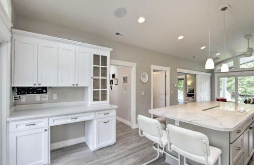 Contemporary Tacoma Cottage with Deck and Pond! - Foto 6