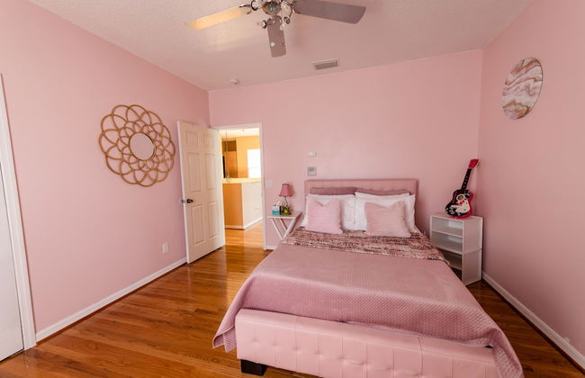 Chic Renovated Oasis: Disney & Universal Nearby 4 Bedroom Home by RedAwning - Foto 10