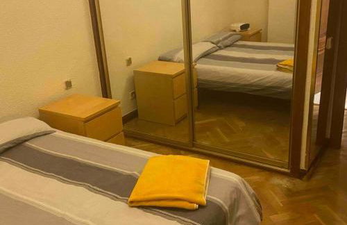 Piso amplio, iluminado y muy bien comunicado - Foto 9