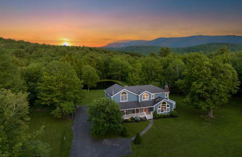 Lux estate! Hot tub, 8 acres, firepit, game room, private pond, EV, lots of privacy, 10 mins to town - Foto 64