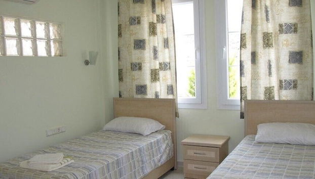 Villa CEB1 by JoyLettings - Foto 2, Habitación