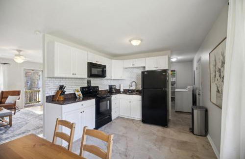 Comfy Coastal Getaway with Modern Comforts home - Foto 12