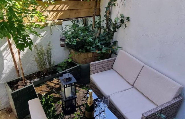 Spacious & Renovated 1-bed Garden Flat in London - Photo 44