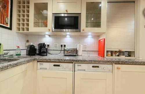 Elegant 4-Story Townhouse Near Victoria Station - Foto 3