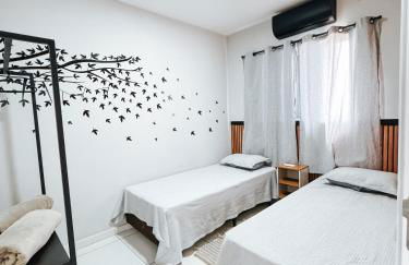 Novo Apto em Condomínio Fechado c/Ar e Elevador - Foto 4