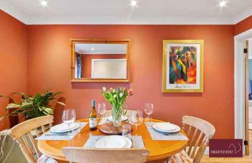 Marlow - Three Bedroom House - Parking - Photo 9