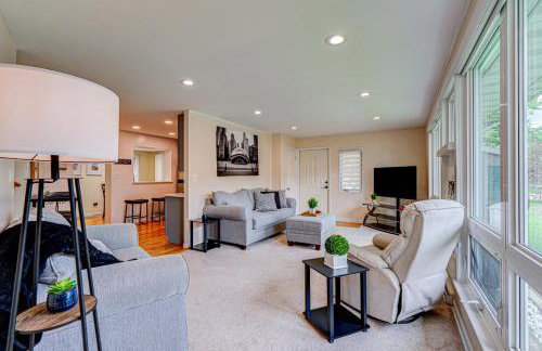 Cozy Home Sleeps 10 Lombard Chicago Suburb - Foto 5