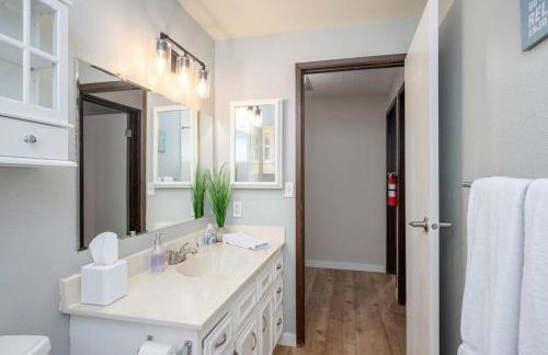 Edgewater Paradise HotTub Private Dock & Game Room - Foto 36