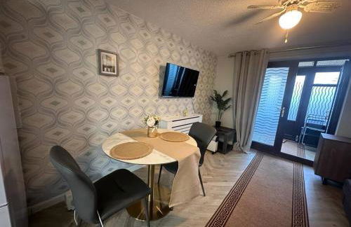 Caroline's One Bedroom House in Northampton - Photo 11