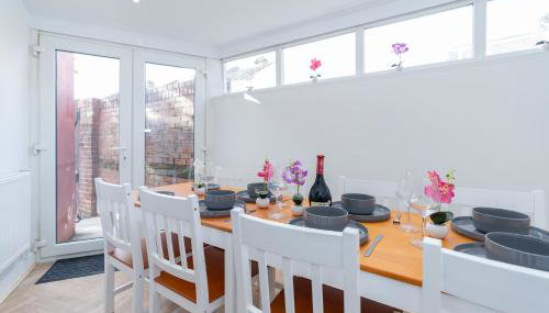 Open Mind Property - 4BR, 17 Guests & Free Parking - Foto 3